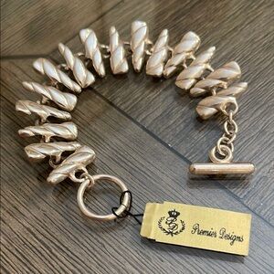 Vintage Premier Designs “Artistic” Silver-tone Toggle Bracelet Style #5062